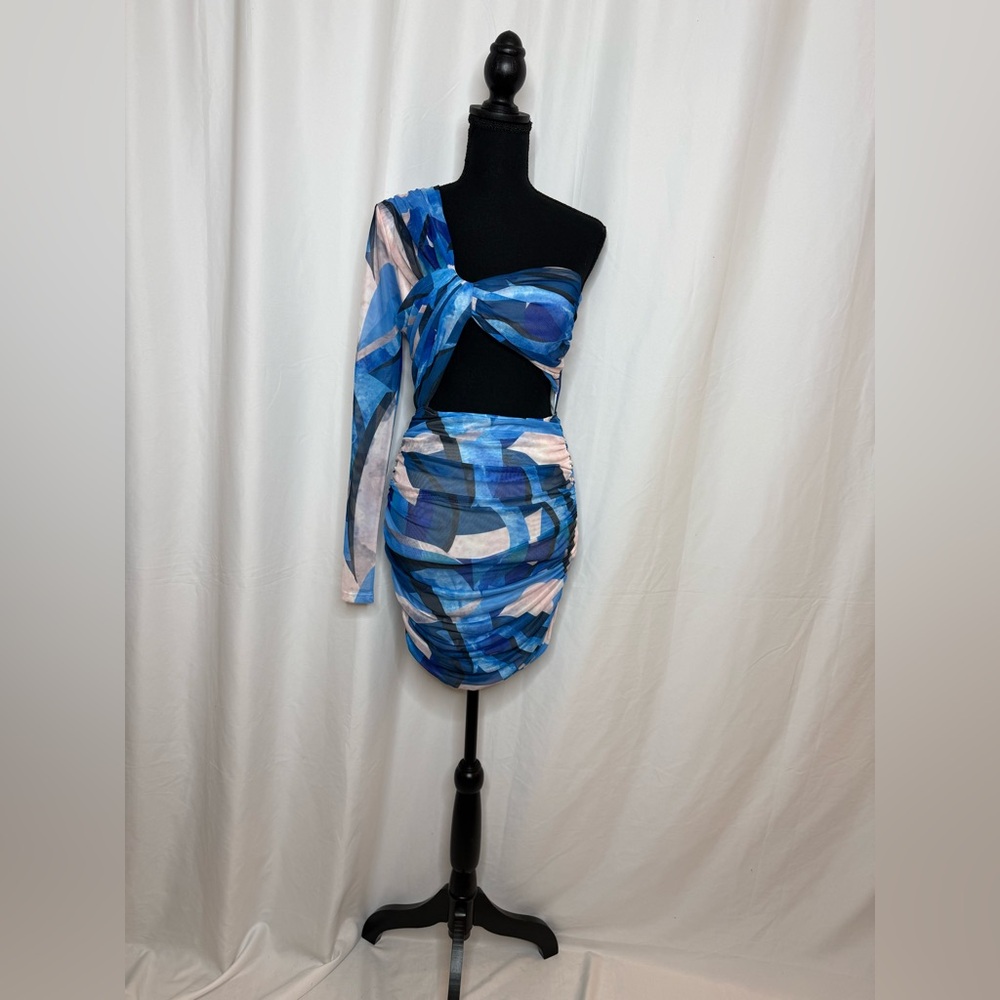 PrettyLittleThing Blue Patterned One-Shoulder Dress - Picture 3 of 4